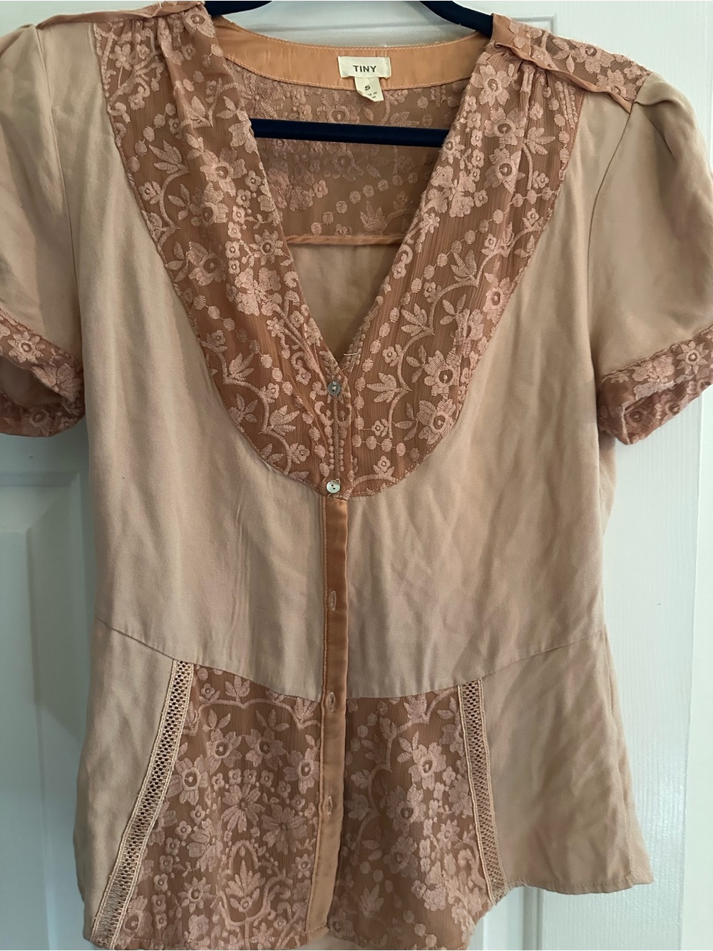 Four blouses - Picture 4 of 12
